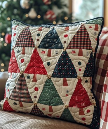 Festive Pines Quilted Pillow Cover - Rustic Holiday Throw Pillowcase For Cabin & Home , Textured Christmas Cushion Cover, Machine Washable