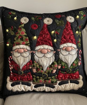Festive Quilted Holiday Gnome Pillow Cover - Cozy Christmas Throw Case, Decorative Cotton Blend, Machine Washable Accent