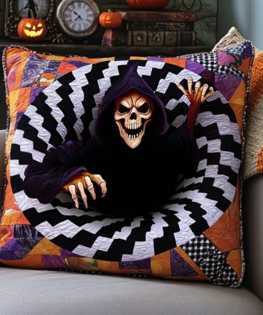 Grimm Reaper Grasp Quilted Pillow Cover , Reaper-Themed Gothic Throw Pillowcase – Dark Quilted Accent For Halloween & Moody Interiors