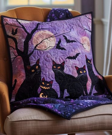 Spooky & Cute Halloween Cat Quilted Pillow Cover – Festive Black Cat Accent For Seasonal Decor, Porch & Party Styling (Durable, Easy Care)
