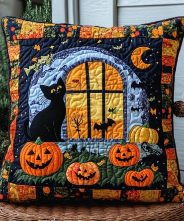 Halloween Festive Black Cat Quilted Pillow Cover — Cheerful Spooky Accent For Fall Decor & Parties, Soft Quilt Texture, Easy-Care