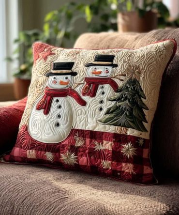 Holiday Plaid Charm Quilted Pillow Cover — Classic Festive Plaid Decorative Throw Pillowcase For Christmas, Cozy Living & Seasonal Styling