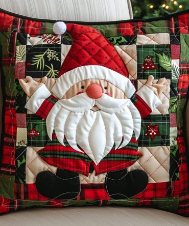 Festive Quilted Santa Pillow Cover — Premium Holiday Throw Pillowcase For Christmas Decor, Soft Cotton Blend, Machine Washable