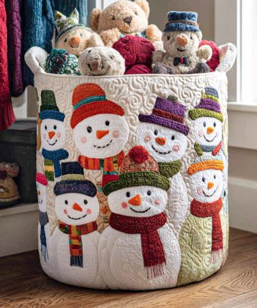 Merry Glow Quilted Laundry Hamper — Festive Quilted Laundry Basket With Cheerful Pattern & Reinforced Handles For Holiday Storage And Gifting