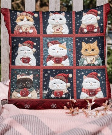 Festive Felines Quilted Holiday Pillow Cover — Christmas Cats Decorative Throw Pillowcase, Cozy Seasonal Accent, Reversible & Machine Washable