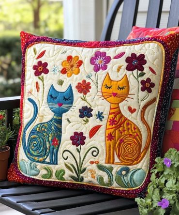 Playful Floral Cats Quilted Throw Pillow Cover — Whimsical Cat & Blossom Accent For Sofa, Bedroom & Kids’ Rooms, Soft, Machine-Washable