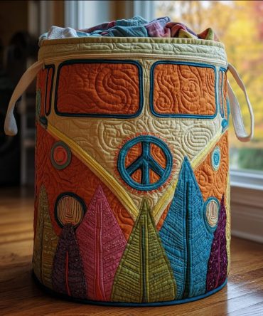 Retro Ride Quilted Laundry Hamper — Vintage-Inspired Foldable Fabric Basket With Reinforced Base & Carry Handles For Stylish Laundry Storage