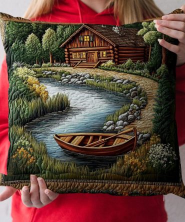 Riverside Cabin Boat Quilted Pillow Cover — Scenic Cabin & Boat Motif On Quilted Fabric, Rustic Lakeside Throw Sham With Hidden Zipper, Durable Cozy Accent For Cabins & Cottages