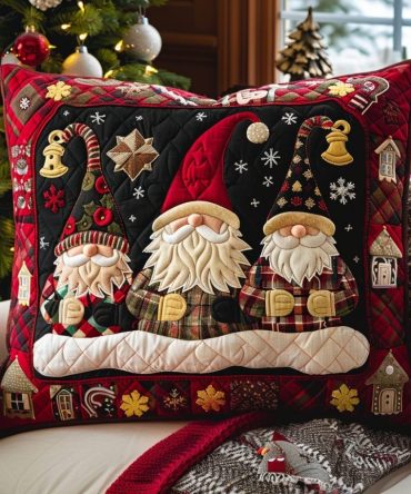 Santa'S Little Helper Quilted Decorative Pillow Cover — 18X18In Playful Elf Throw Pillowcase, Quilted Cotton Blend, Reversible & Machine Washable, Gift-Ready