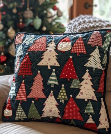 Season'S Greetings Quilted Pillow Cover — Cheerful Holiday Throw Pillow Case With Festive Message, Cozy Christmas Living Room Accent