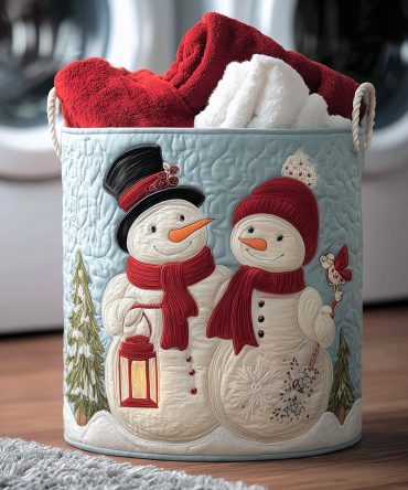 Snowman Couple Love Quilted Laundry Hamper — Decorative Holiday Basket With Durable Fabric, Foldable Design & Machine-Washable Liner