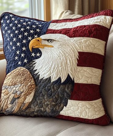 Soaring Eagle Quilted Pillow Cover — Bold Wildlife Throw Pillowcase For Cabin & Living Room, Patriotic Accent Sham With Dramatic Feather Detail