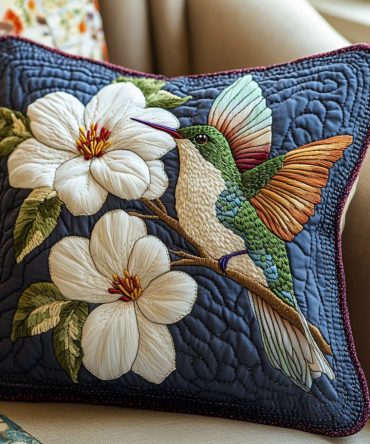 Timeless Hummingbird Quilted Pillow Cover — Vintage-Style Bird Throw Sham For Classic Bedrooms & Sofas, Soft Texture, Easy Care