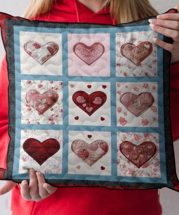 Vintage Heart Charm Quilted Pillow Cover — Retro Heart Medallion On Textured Quilting, Romantic Cottage-Style Throw Sham With Hidden Zipper, Machine-Washable Home Accent