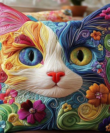 Bold Quilted Cat Throw Pillow Cover With Vivid Artistry, Premium Cotton Blend, Decorative Cushion Case For Modern Home & Living Room