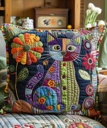 Playful Quilted Cat Throw Pillow Cover – Cute Whimsical Feline Accent For Living Room, Bedroom & Gift Ideas (Soft, Durable, Machine Washable)