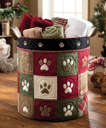 Yuletide Paw Magic Quilted Laundry Hamper — Festive Pet Paw Print Fabric Basket, Collapsible Organizer For Holiday & Everyday Storage