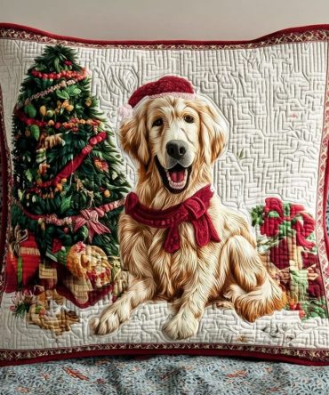 Christmas Golden Retriever Quilted Pillow Cover — Charming Dog Holiday Design, Soft Quilting, Hidden Zipper For Easy Festive Styling & Care