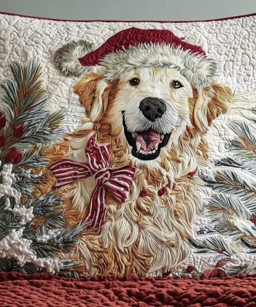 Santa Golden Retriever Quilted Cushion Cover — Holiday Dog-Themed Decorative Throw Pillow Case For Living Room & Gift Giving