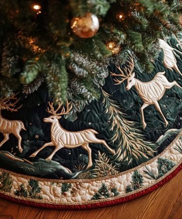 Rustic Brown Nose Quilted Holiday Tree Skirt — Reindeer-Inspired Christmas Tree Skirt, Durable & Easy Care