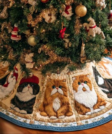 Cat Delight Quilted Christmas Tree Skirt — Playful Feline Motifs, Plush Quilting & Stylish Tree Base For Holiday Decorating