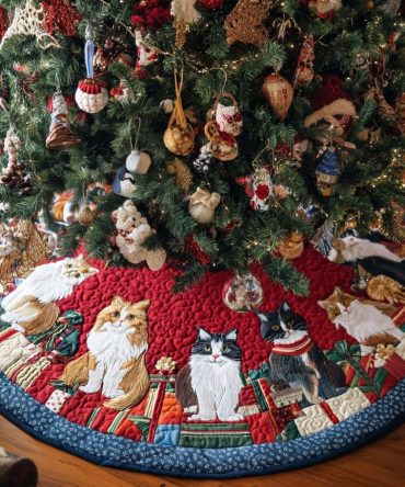 Holiday Quilted Cat Tree Skirt – 'Harmony' Cat Motif Christmas Tree Skirt, Soft Patchwork Accent, Machine-Washable, Ideal Gift For Cat Lovers