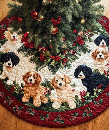 Plush Quilted Spaniel Holiday Tree Skirt — Cheerful Dog-Themed Christmas Decoration, Festive Red & Green Home Accent, Gift-Ready