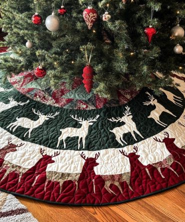 Holiday Haven Quilted Tree Skirt - Elegant Christmas Floor Cover, Soft Quilting, Classic Red & Green Palette, Easy Care, Perfect Gift