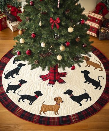 Christmas Plaid Dachshund Quilted Tree Skirt — Classic Plaid Holiday Skirt With Adorable Sausage Dog Accents, Cozy & Timeless Décor