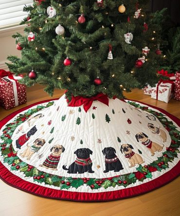 Whimsical Holiday Pug Quilted Tree Skirt — Charming Christmas Decoration, Soft Fabric, Durable Stitching For Cozy Homes