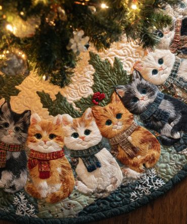 Cozy Paws Quilted Christmas Tree Skirt — Plush Cat Paw Patchwork Tree Base Cover, Warm Holiday Accent & Floor Protector For Pet Homes