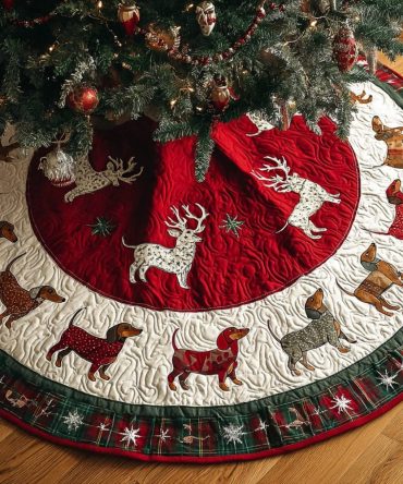 Dachshund Holiday Quilted Tree Skirt – 'Delight' Sausage Dog Christmas Tree Skirt, Soft Patchwork, Machine-Washable, Charming Pet-Themed Decor