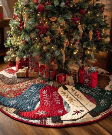 Desert Stride Quilted Christmas Tree Skirt — Southwestern Quilted Holiday Tree Skirt With Warm Tones For Rustic & Desert-Inspired Decor