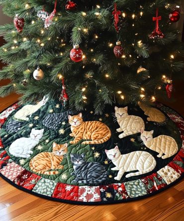 Cozy Cat Quilted Christmas Tree Skirt — Pet-Friendly Holiday Tree Skirt For Cat Lovers , Durable Festive Living Room Décor