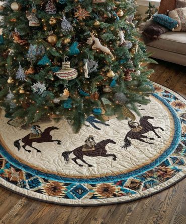 Freedom Run Quilted Christmas Tree Skirt — Patriotic Western Holiday Decor With Quilted Texture, Rustic Charm For Seasonal Displays