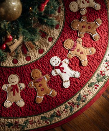 Gingerbread Man Berry Quilted Christmas Tree Skirt — Berry Accent Gingerbread Design, Premium Quilting, Soft Backing & Tie Closure, Machine Washable Festive Base Cover