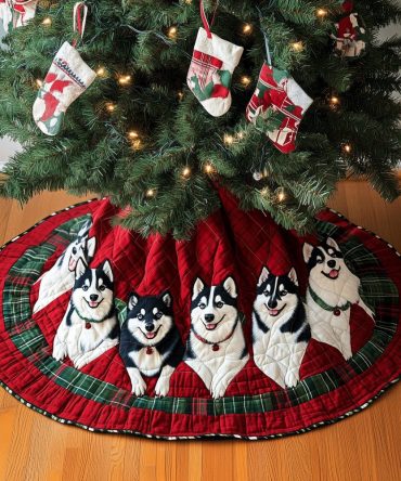 Holiday Husky Spirit Quilted Tree Skirt — Festive Husky Silhouettes, Soft Quilting & Durable Design For Seasonal Displays