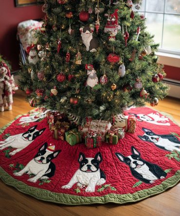 Holly Paw Wonderland Quilted Tree Skirt — Pet-Themed Christmas Tree Skirt With Adorable Paw Print Quilting