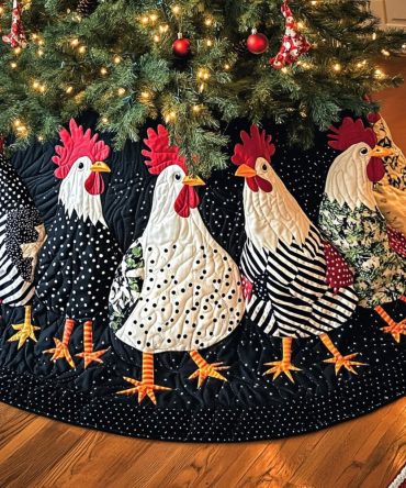 Homestead Joy Quilted Tree Skirt — Country Quilted Christmas Tree Skirt With Homestead Patchwork, Warm Holiday Accent