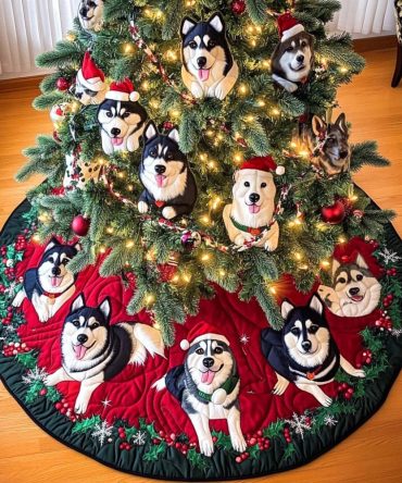 Husky Paws Quilted Christmas Tree Skirt — Playful Paw-Print Dog Decor, Soft Quilting, Perfect Holiday Accent For Dog-Friendly Homes