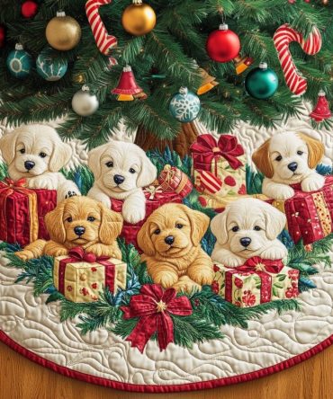 Jolly Golden Paws Quilted Christmas Tree Skirt — Cute Dog Paw Holiday Décor, Durable Stitching & Plush Backing For Cozy Display
