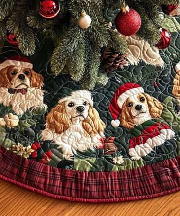 Joyful Spaniel Quilted Christmas Tree Skirt — Bright Dog Holiday Tree Skirt With Durable Quilting, Perfect For Seasonal Decorating & Gifts