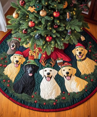 Christmas Cheer Labrador Quilted Tree Skirt — Holiday Dog-Themed Quilted Base Cover, Warm Cozy Accent For Living Rooms