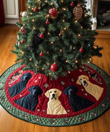 Labrador Fun Quilted Christmas Tree Skirt - Playful Yellow Labrador Holiday Quilt, Pet-Themed Tree Skirt, Soft Backing, Easy Care, Gift