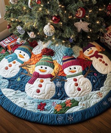 Little Snow Quilted Christmas Tree Skirt — Charming Snow-Themed Holiday Tree Skirt, Soft Quilting, Family-Friendly & Machine-Friendly Care