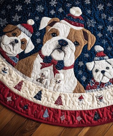 Merry Quilted Bulldog Christmas Tree Skirt — Festive Dog Decor With Soft Padding, Easy Fit For Standard Trees, Great Gift Idea
