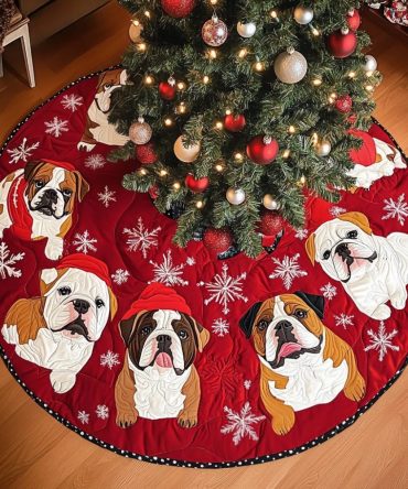 Merry Quilted Bulldog Moments Tree Skirt – Charming Holiday Base For Your Christmas Tree, Soft Padded Fabric, Perfect Gift For Bulldog Enthusiasts