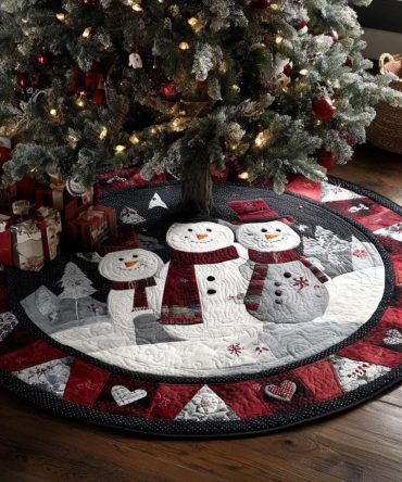 Luxury Night Snowman Quilted Christmas Tree Skirt — Festive Snowman Parade Design, Premium Quilted Tree Base Cover, Soft Backing & Tie Closure, Machine Washable Holiday Decor