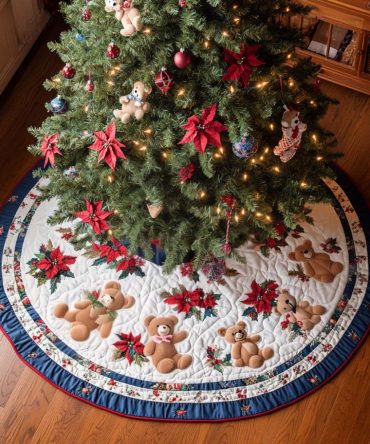 Poinsettia & Bear Quilted Christmas Tree Skirt - Elegant Floral Holiday Mat With Bear Accents, Plush Cotton-Blend For Festive Styling