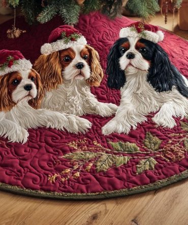 Luxurious Regal Holiday Quilted Tree Skirt — Plush Red & Gold Holiday Tree Base Cover For Christmas Décor & Gifts